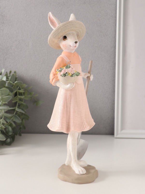 Сувенир полистоун "Зайка в сарафане и шляпке, с лопатой и цветами в горшке" 10,5х8х27,5 см   1074032