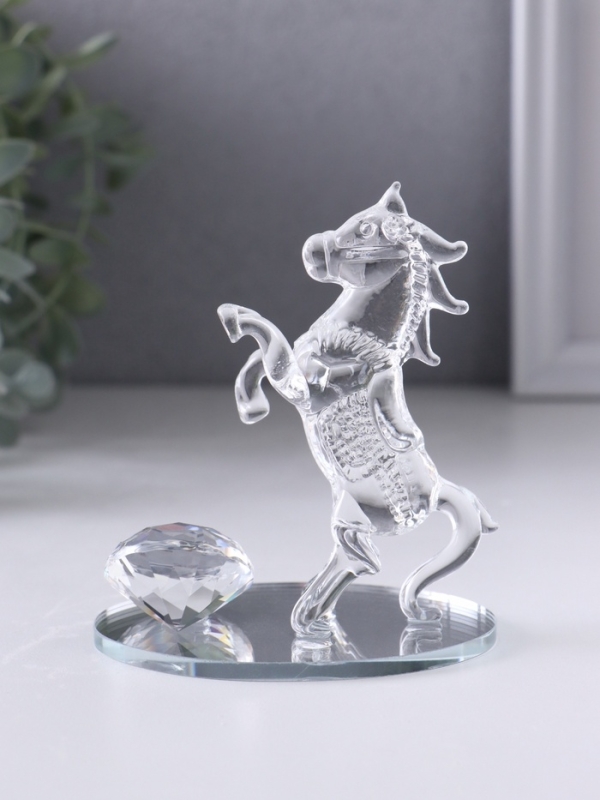 Сувенир стекло "Конь на дыбах, с бриллиантом" 8,5х6х9,5 см