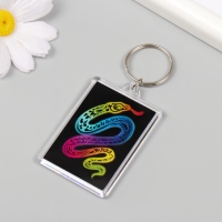 Новогодний брелок акрил "Неоновая змея" 3,5х5 см Новогодний брелок акрил "Неоновая змея" 3,5х5 см