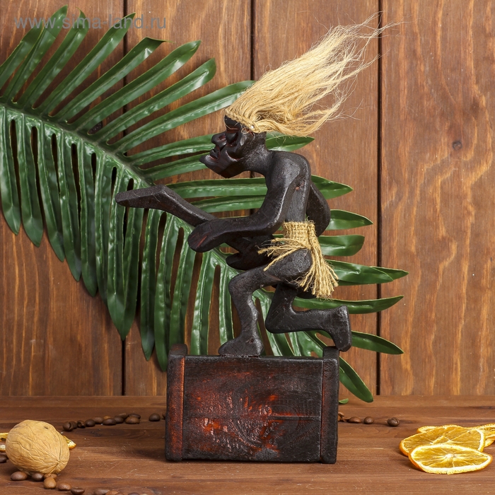 Сувенир дерево календарь "Абориген с гитарой" 23х16х7 см