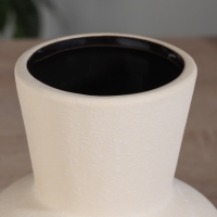 Ваза керамика настольная "Олвен" d-9.5см, 14х13,5 см, бежевый Ваза керамика настольная "Олвен" d-9.5см, 14х13,5 см, бежевый