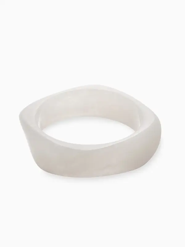 Браслет на руку широкий акриловый, цвет белый