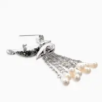 Брошь "Птица с жемчужным хвостом", цвет белый в серебре