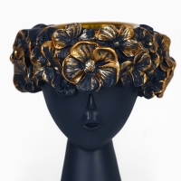 Подсвечник полистоун &laquo;Девушка с венком&raquo; 9,5 х 9,5 х 14 см МИКС