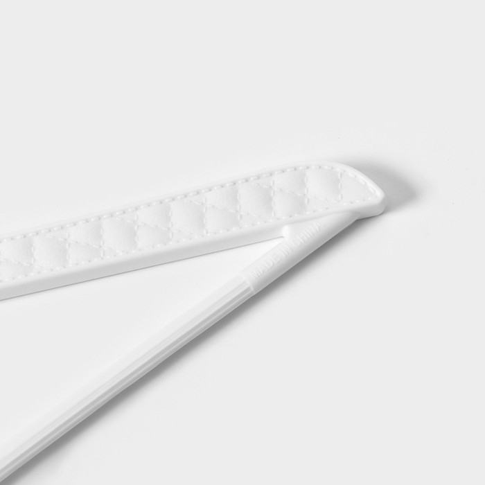 Плечики - вешалки для одежды LaDо́m Eliot, 44&times;24 см, 3 шт, широкие плечики, цвет белый