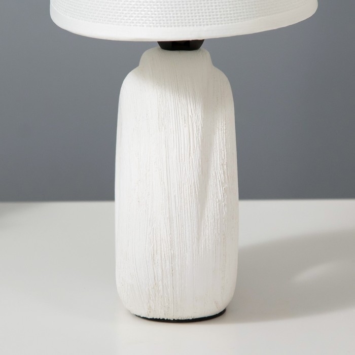 Настольная лампа "Эдель" Е27  40Вт белый 12,5х20х29 см RISALUX