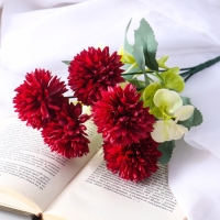 Букет "Хризантема пышная с зеленью" 26 см, микс