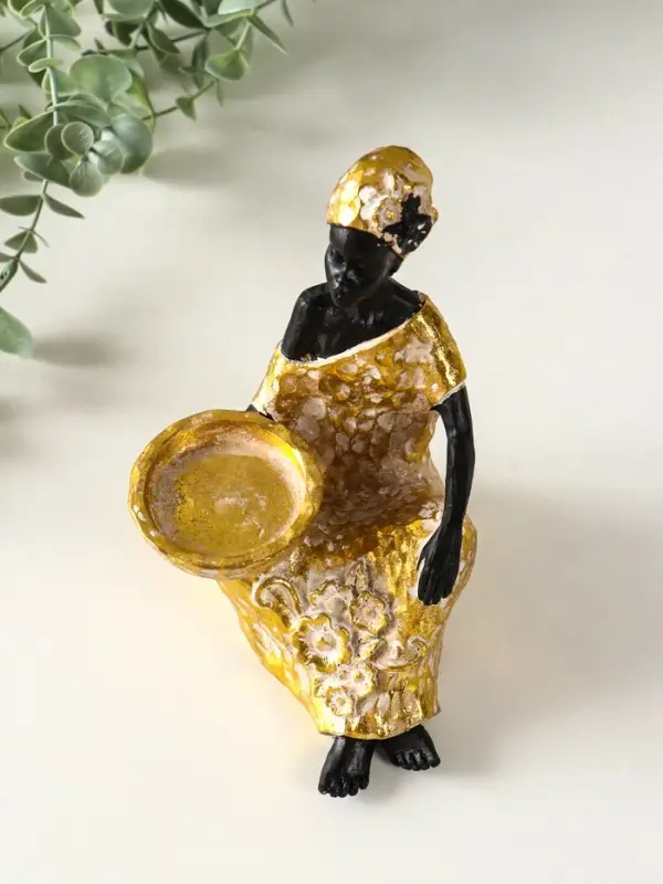 Подсвечник полистоун "Африканка в золотом платье с цветами" d=4,5 см 10,5х12х16 см