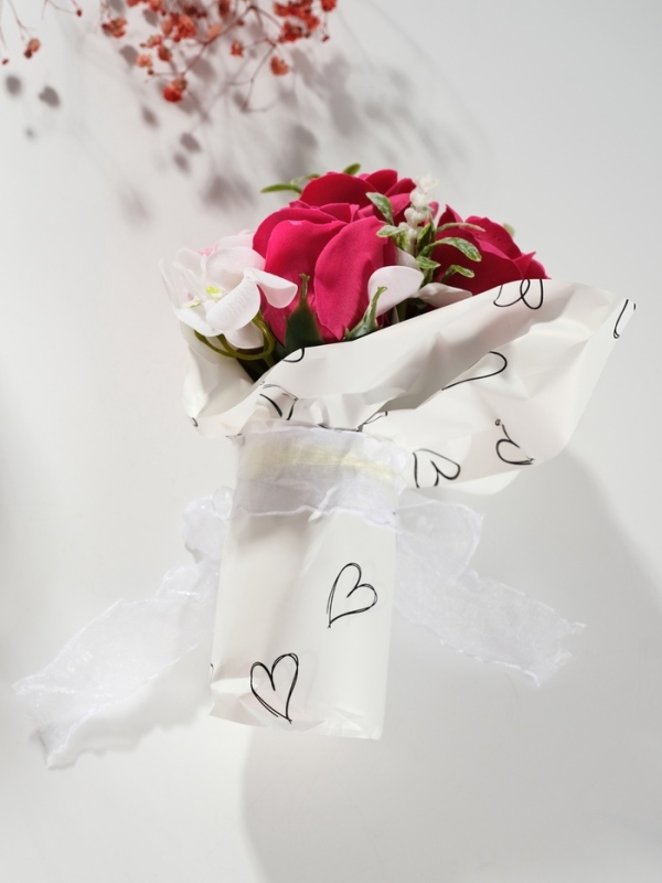 Букет из мыльных лепестков "Розы и флоксы в подарочной упаковке" розовый 12,5х12,5х20,5 см   1066770