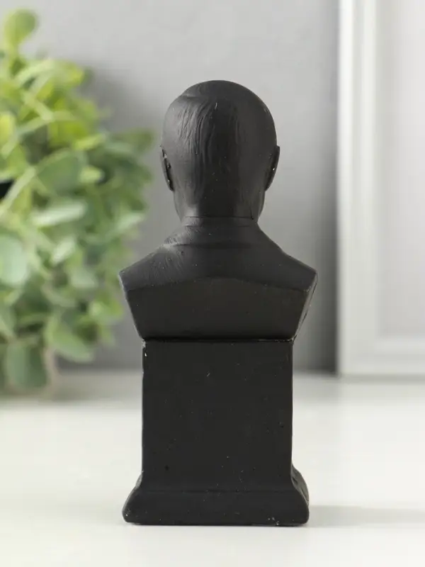 Бюст В.В.Путина, 18х12 см , графит