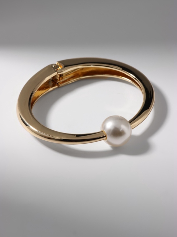 Браслет металл &laquo;Жемчужный&raquo; одна бусина, цвет золото