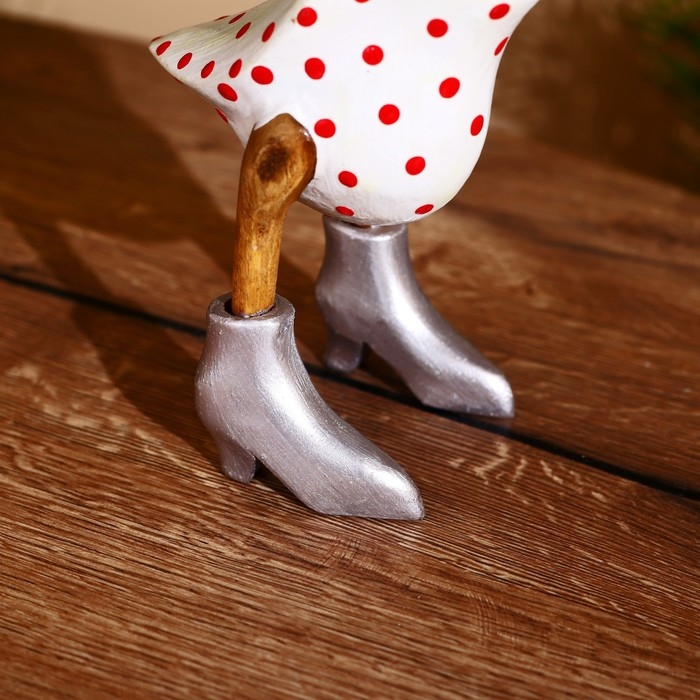 Сувенир "Утка в летнем наряде" дерево 27 см