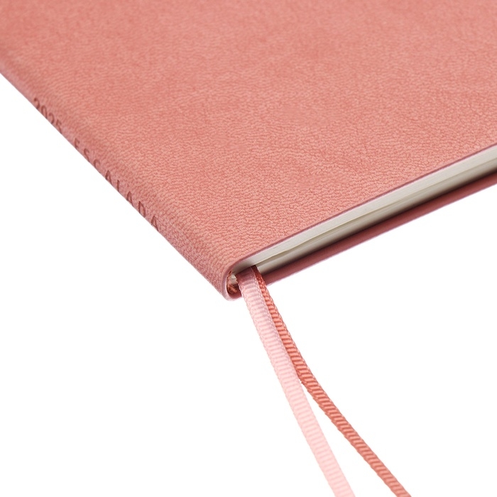 Еженедельник датированный 2025 года, 181х127 мм, 64 листа ESCALADA, мягкая обложка из искусственной кожи, блинтовое тиснение, кремовый блок 70 г/м&sup2;, розовый