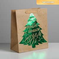 Пакет подарочный новогодний крафтовый вертикальный &laquo;Ёлочка нарядная&raquo;, ML 23 х 27 х 11.5 см, Новый год