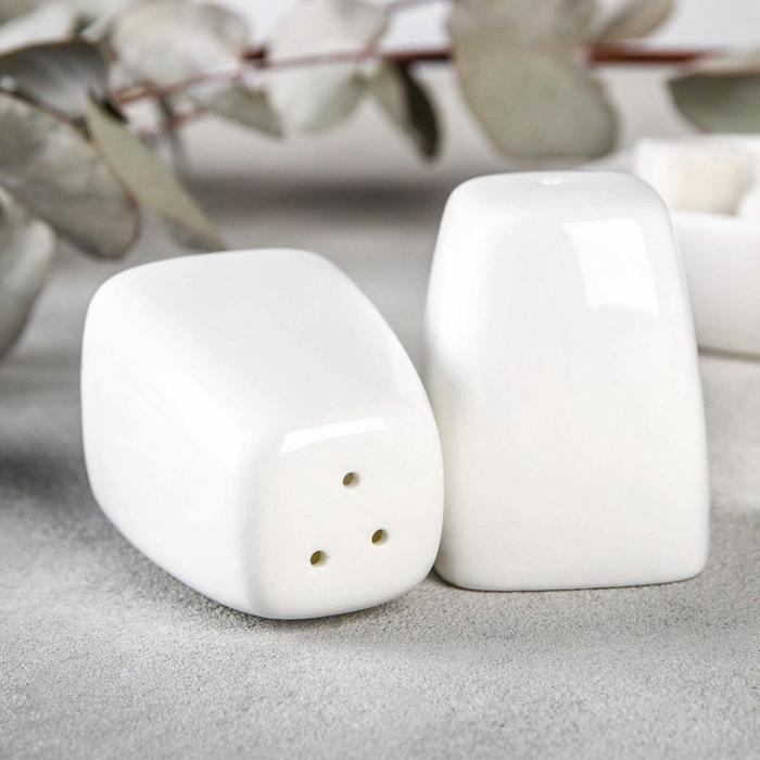 Набор фарфоровый для специй Wilmax Ilona, 2 предмета: солонка 60 мл, перечница 60 мл, цвет белый