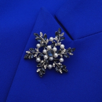 Брошь &laquo;Цветок&raquo; полярный, цвет бело-синий в серебре