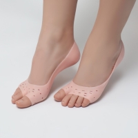 Носочки для педикюра, силиконовые, с перфорацией, с разделителем, 17 &times; 7 см, цвет бежевый