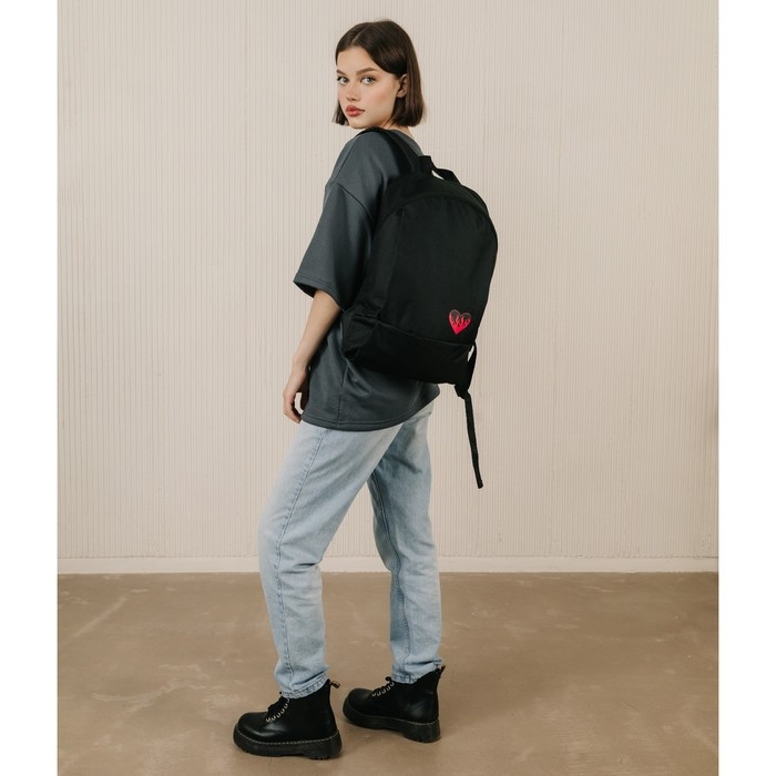 Рюкзак школьный текстильный &laquo;Сердце&raquo;, 46х30х10 см, вертикальный карман, цвет чёрный