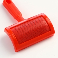 Пуходерка полукруглая средняя без капель, 10 х 13 см, красная