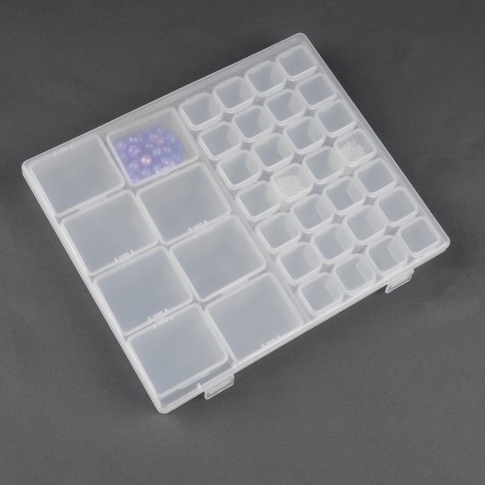 Набор контейнеров для рукоделия, 8 шт, 4,5 &times; 3,6 &times; 2 см, 7 органайзеров по 4 отделения, с наклейками, в контейнере, 21 &times; 17 &times; 2,8 см