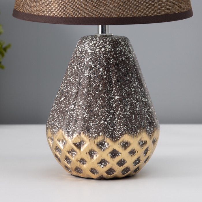 Настольная лампа с абажуром RISALUX «Виктория», 1×Е14, 40 Вт, кофейный/золото, 20×20×32 см Настольная лампа с абажуром RISALUX «Виктория», 1×Е14, 40 Вт, кофейный/золото, 20×20×32 см