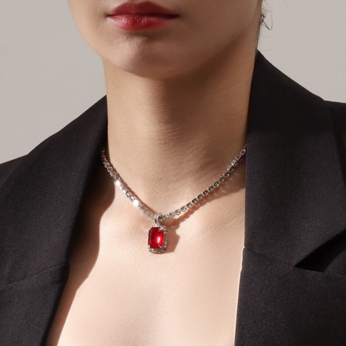 Колье &laquo;Драгоценность&raquo; квадрат, цвет бело-красный в серебре, 36 см