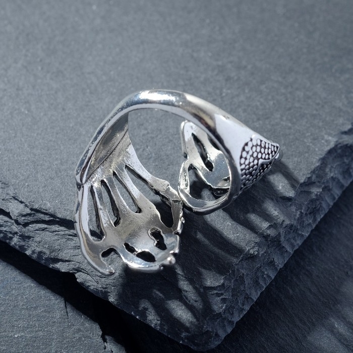 Кольцо «Перстень» череп на костях, цвет чернёное серебро, безразмерное Кольцо «Перстень» череп на костях, цвет чернёное серебро, безразмерное