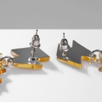 Серьги акрил &laquo;Скелет&raquo; удар молнии, цвет белый в золоте