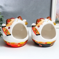 Сувенир подставка керамика "Манэки-нэко со свитком и колокольчиком" МИКС 21х16х20 см Сувенир подставка керамика "Манэки-нэко со свитком и колокольчиком" МИКС 21х16х20 см