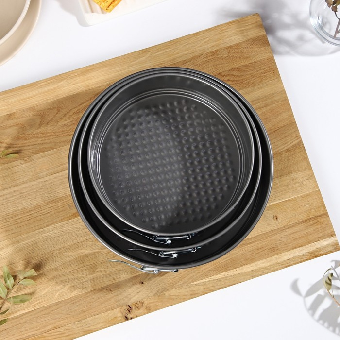 Набор форм для выпечки Доляна &laquo;Элин. Круг&raquo;, 3 предмета: d=18/20/22х6,5 см, съёмное дно, антипригарное покрытие, цвет чёрный