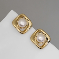 Серьги с жемчугом &laquo;Эксклюзив&raquo; мятый квадрат, цвет золото