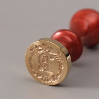 Печать для сургуча с пластиковой ручкой "Венок с буквой N" 2,5х2,5х6,3 см