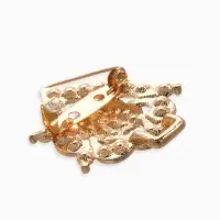 Зажим для кардигана "Ажур", кокошник, цвет белый в золоте