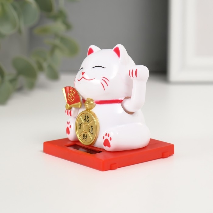 Маятник пластик "Белый Манэки-нэко с веером и монеткой" 5х5х5 см