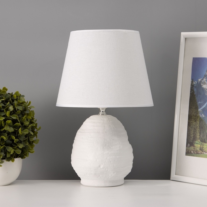 Настольная лампа с абажуром RISALUX &laquo;Аризона&raquo;, 1&times;40 Вт, Е27, белый, 20&times;20&times;32 см