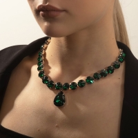 Колье &laquo;Драгоценность&raquo; капля, цвет изумрудный в серебре, 32,5 см