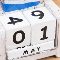 Календарь настольный "Парусник" дерево 7х4х11 см синий