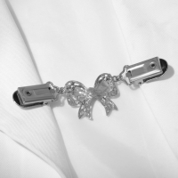 Зажим для кардигана «Бантик», цвет белый в серебре Зажим для кардигана «Бантик», цвет белый в серебре