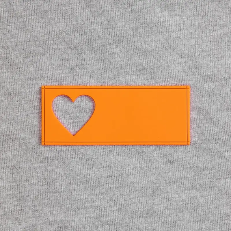 Лейбл из ПВХ с вырубкой &laquo;Сердце&raquo;, оранжевый неон