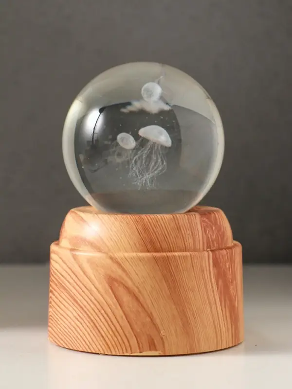 Сувенир стекло свет "Шар. Медузы" 6хLED шар d=6 см, крутится, USB 7х7х10 см