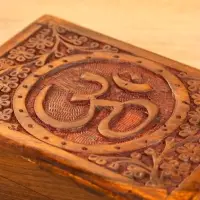 Шкатулка резная "Ом" 18х13х6 см, дерево шишам