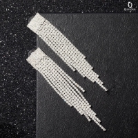 Серьги висячие со стразами &laquo;Водопад&raquo; крупный квадрат, цвет белый в серебре,10 см