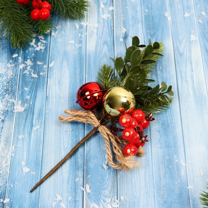 Декор "Зимние грезы" ягоды шары листочки, 23 см