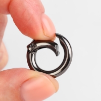 Кольцо-карабин, d = 13/20 мм, толщина - 3,5 мм, 5 шт, цвет чёрный никель Кольцо-карабин, d = 13/20 мм, толщина - 3,5 мм, 5 шт, цвет чёрный никель