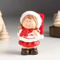 Сувенир керамика "Малышка в красном колпаке и шарфике" 5х4х14,2 см Сувенир керамика "Малышка в красном колпаке и шарфике" 5х4х14,2 см