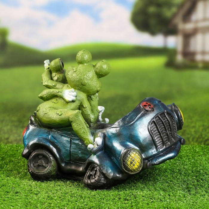 Садовая фигура "Лягушки в автомобиле №1" 34х22х24см
