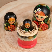 Матрёшка &laquo;Рябина&raquo;, чёрный платок, 3 кукольная, 12 см