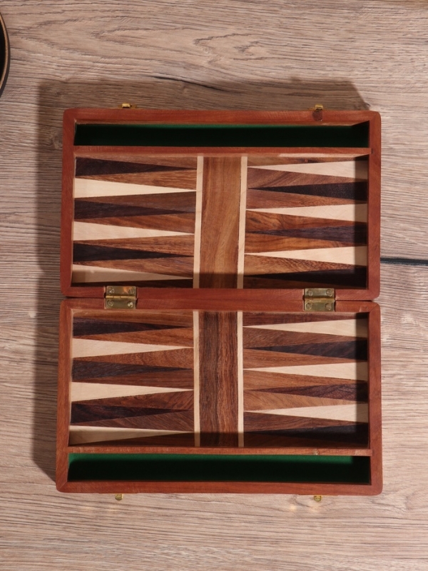 Нарды 24,5х15х3,5 см, дерево шишам, латунь