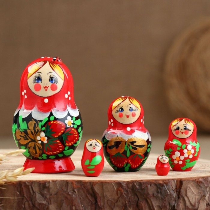 Матрёшка &laquo;Божья коровка&raquo;, красный платок, 5 кукольная, 9-11 см
