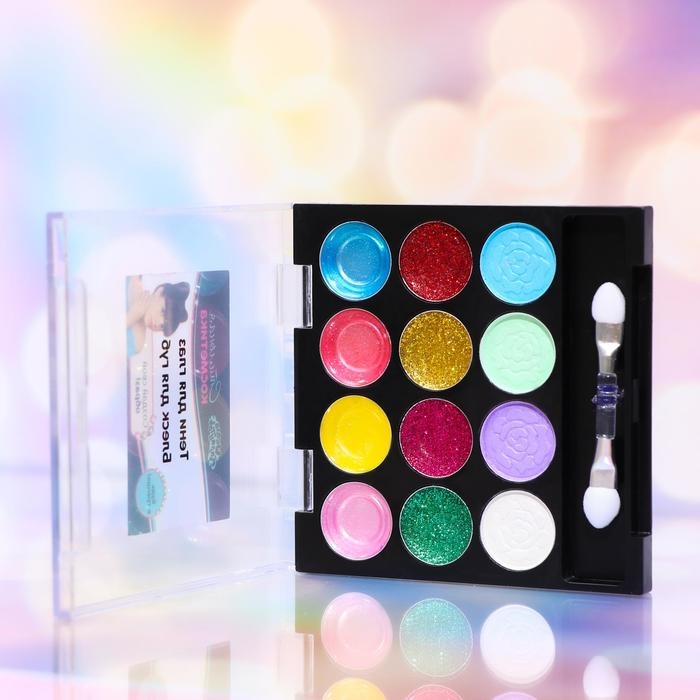 Набор косметики для девочки: тени, блеск, аппликатор Набор косметики для девочки: тени, блеск, аппликатор